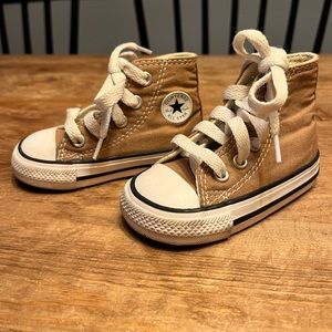 Toddler Converse high tops , size 4